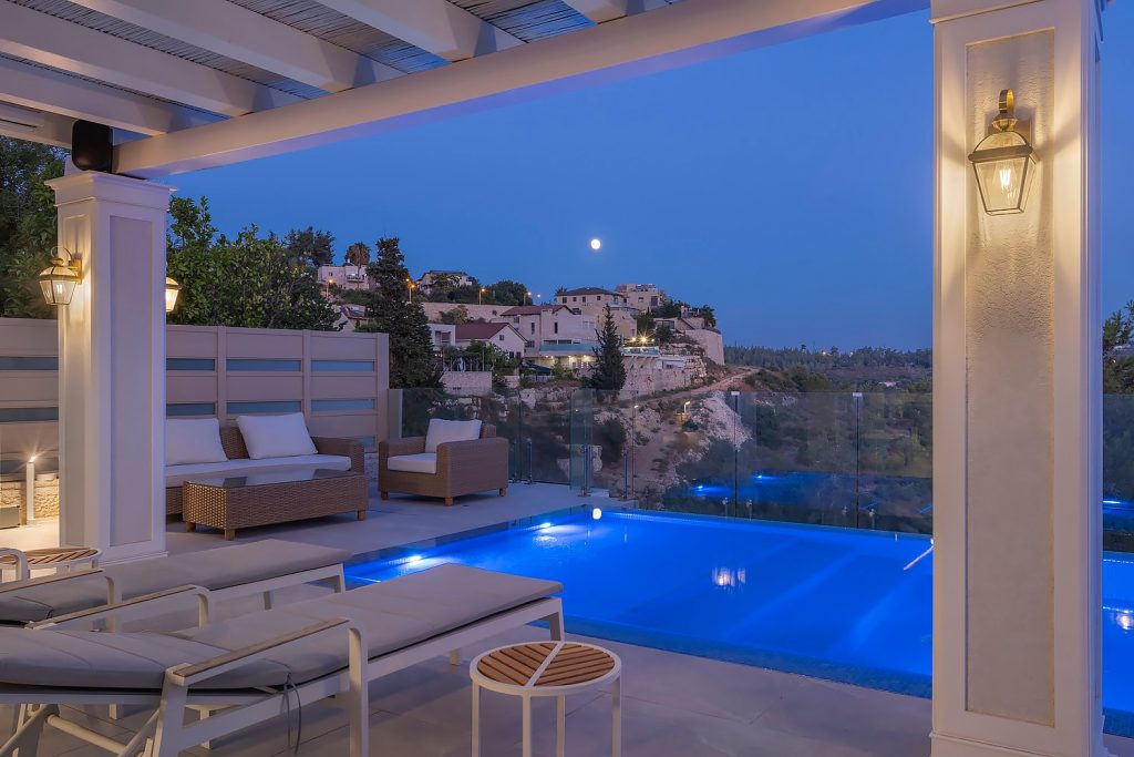 עיצוב וילה עם בריכה